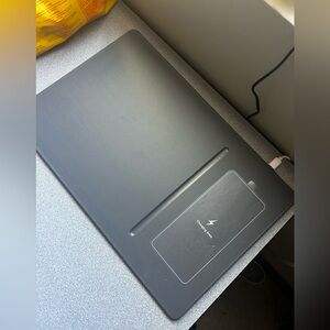 Magnetic charging mat